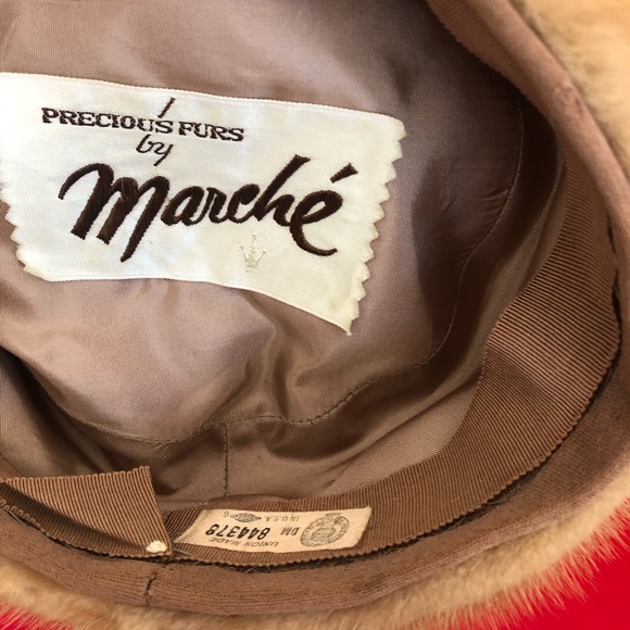 Fur hat with paw - Picture 4 of 4